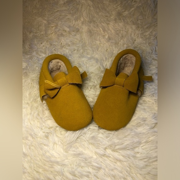 Monkey feet Yellow Bow Kids Shoes - Picture 4 of 16
